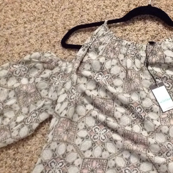 Max Studio Edit Cold Shoulder Top - Picture 3 of 8